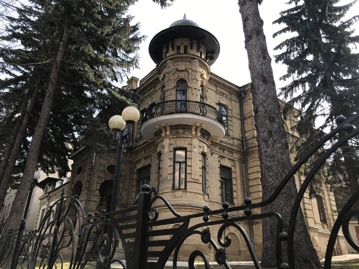 Ул. Герцена, 2; год постройки – 1906; архитектор Э. Ходжаев