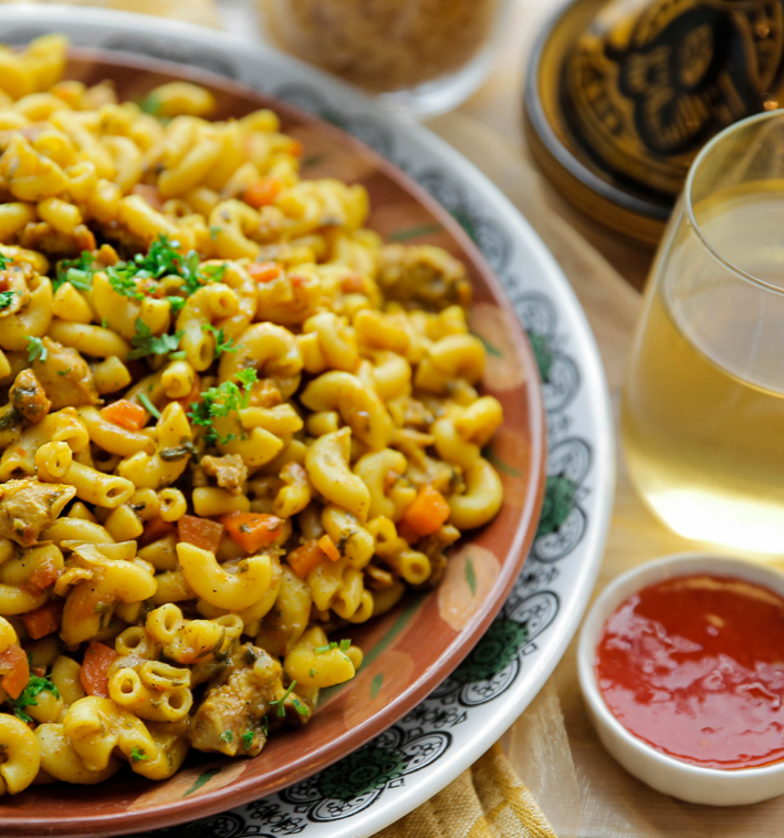 Спагетти с курицей. Куриные бедра с макаронами. Куриные бедра с макаронами. Макароны с курицей. Куриные бедра с макаронами.