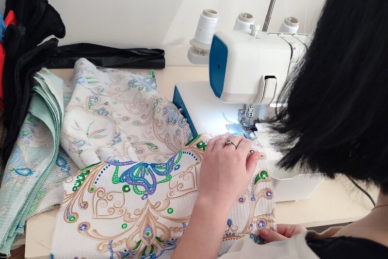    Цех должен заработать на этой неделе. Там будут шить нательное и постельное белье, полотенца