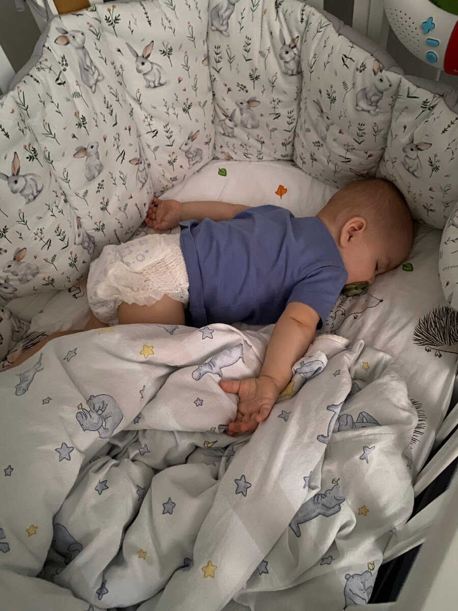 Часто стал сам засыпать на животе 