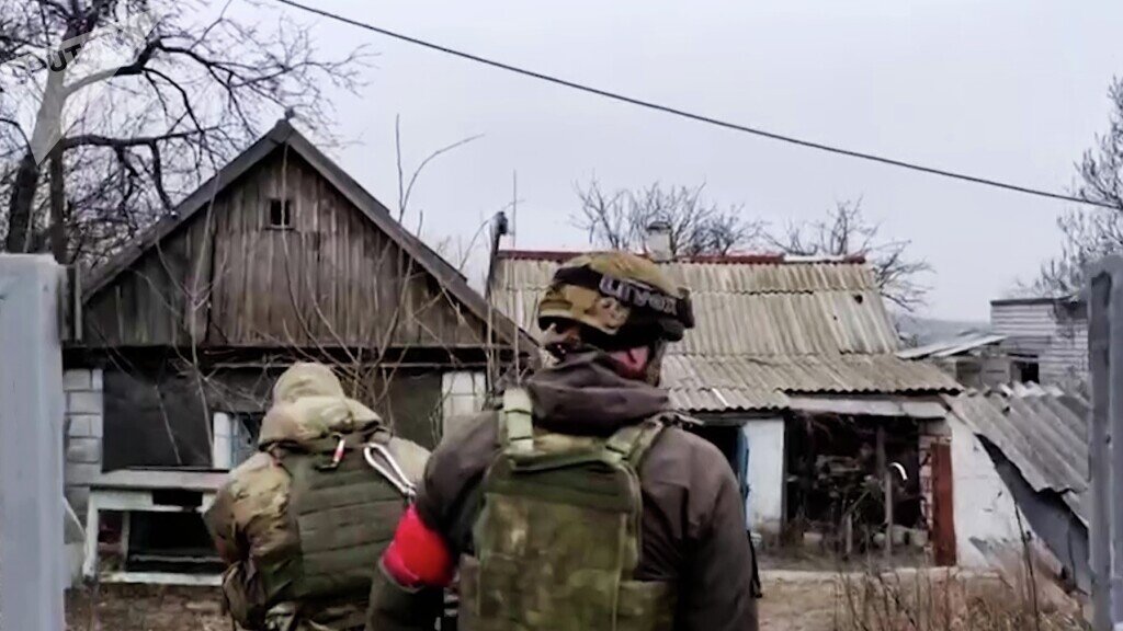 Рейд отряда специального назначения "Викинг" в Авдеевке. Подразделения российских войск продолжают зачистку жилых кварталов Авдеевки в ДНР. Скриншот видео.