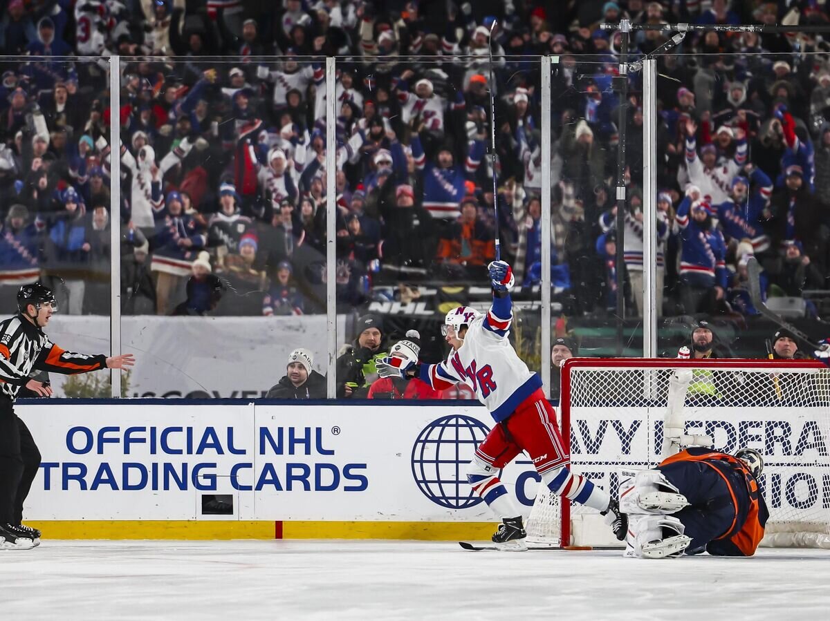    Хоккеист "Нью-Йорк Рейнджерс" Артемий Панарин© Фото : twitter.com/nyrangers