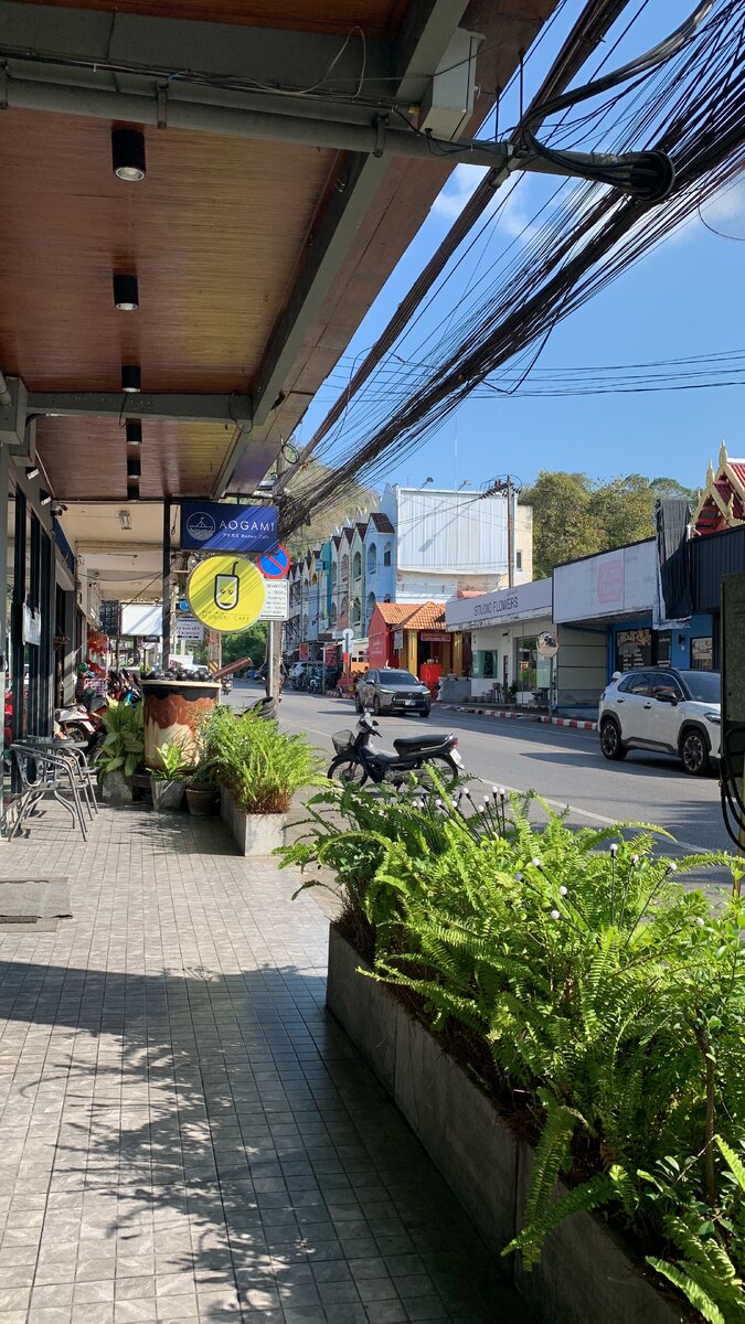 Терраса нашего отеля, с которого и начались приключения)))