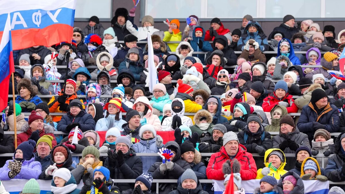     В последний день Всероссийской спартакиады в Златоусте произошел неприятный инцидент на трибунах. Фанаты с Ямала и из Свердловской области устроили потасовку.