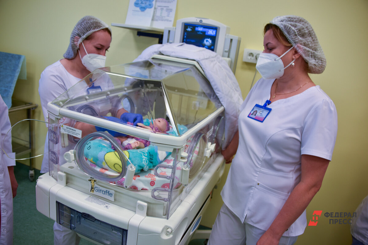 Семья и общество. Молодежь и семья. Жилье для молодых семей. Как называется молодая семья. Современная молодая семья презентация.