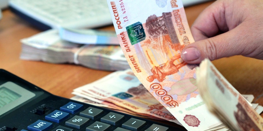 Если работодатель выплачивает зарплату раньше установленного срока, то это не ухудшает положение сотрудника