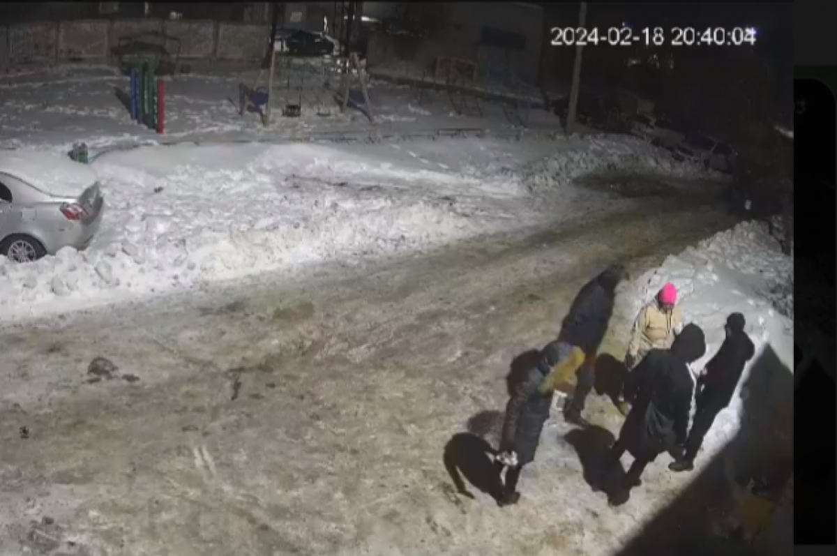    Жители пр. Бр. Коростелевых в Оренбурге вынуждены сыпать песок сами