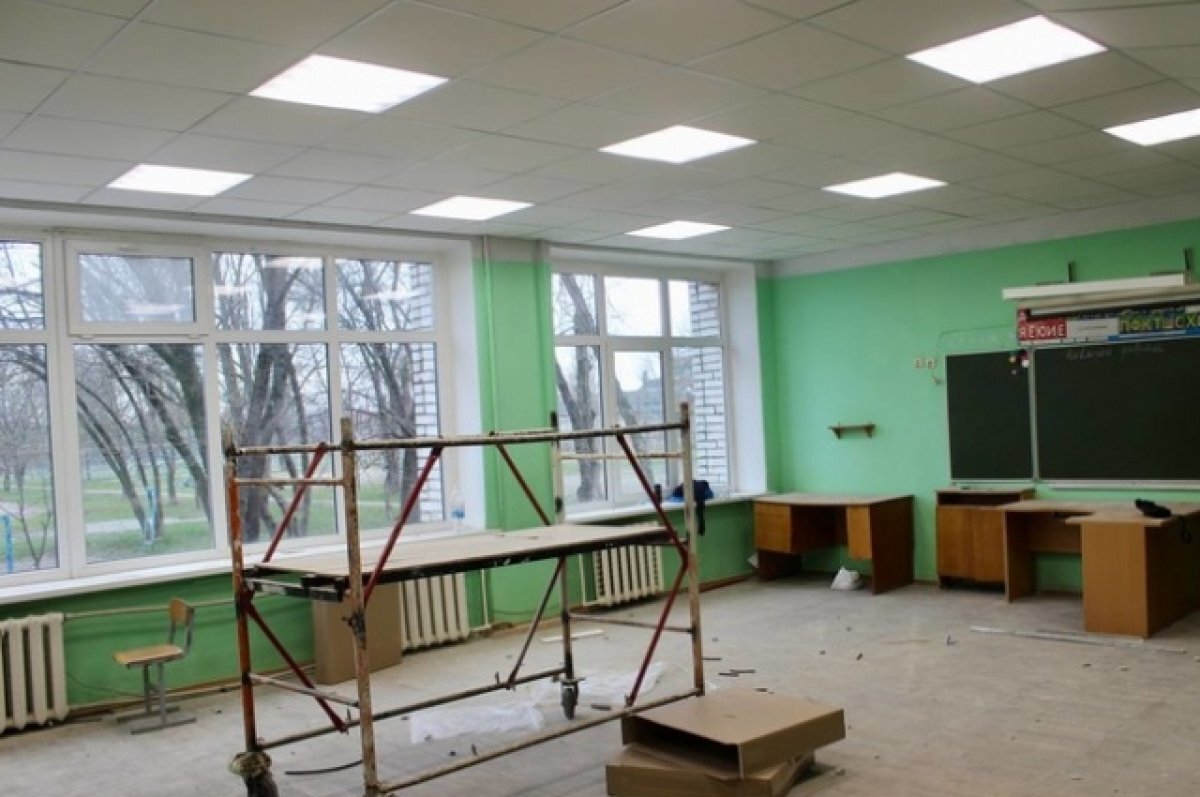    Выявили 10 кабинетов с дефектами отделки в школе Адыгеи, где рухнул потолок