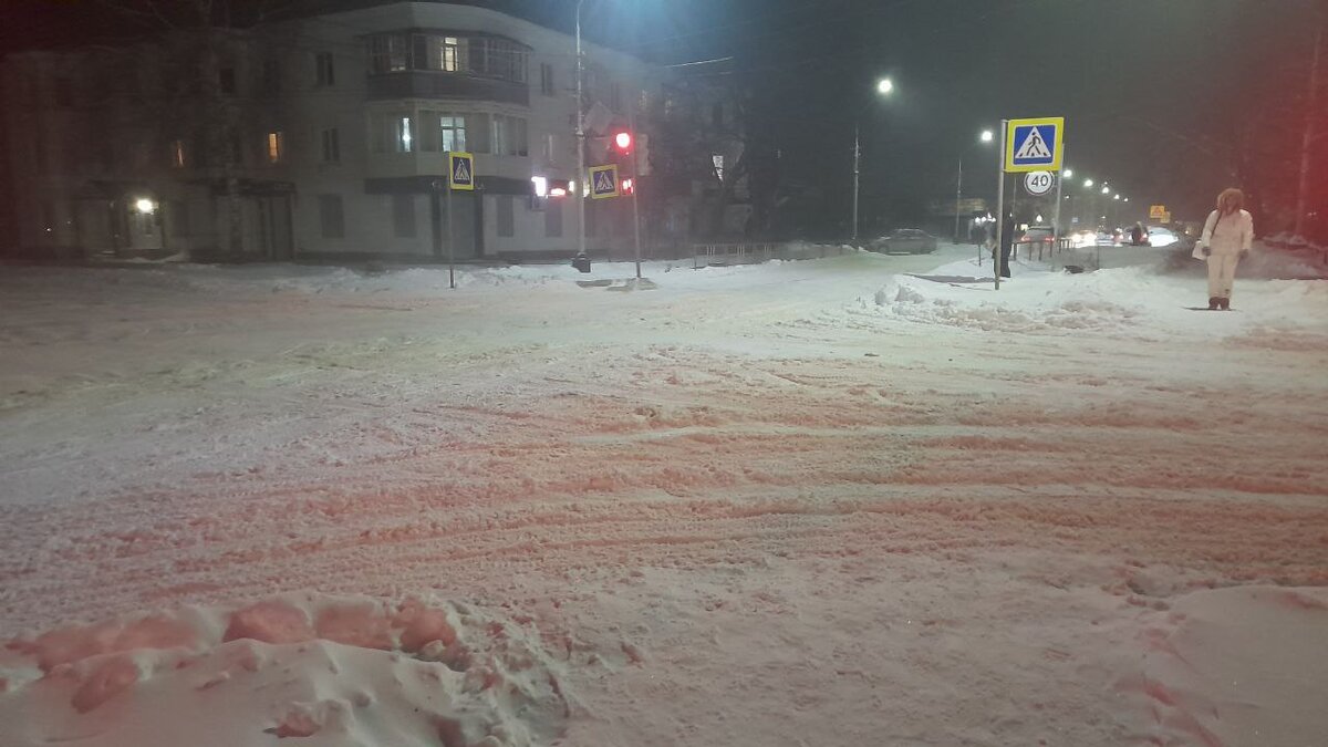 На дороге - колеи, на тротуарах - наледь