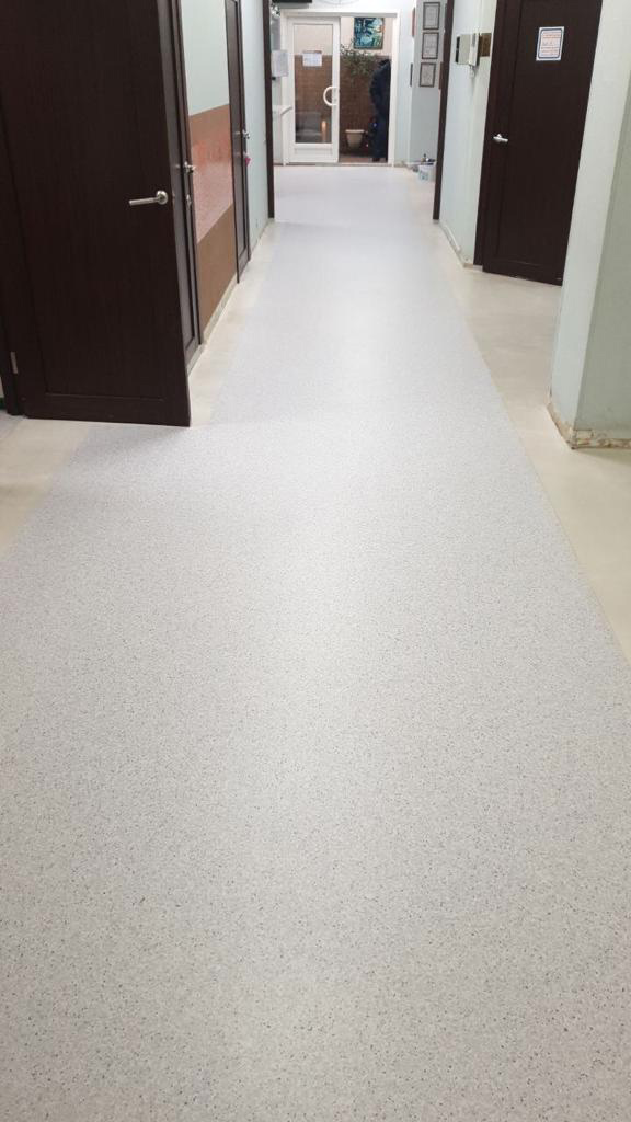 Укладка линолеума в клинике