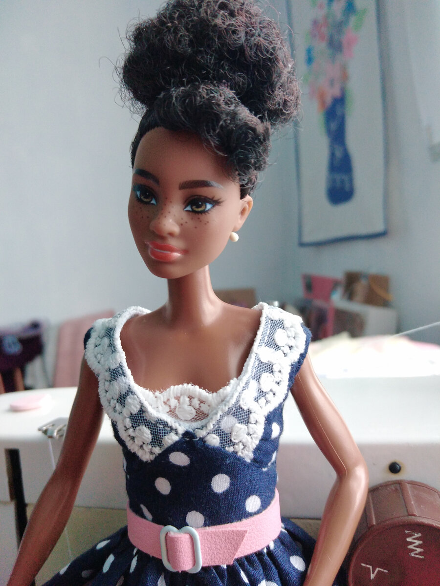 Добавила розовый поясок 