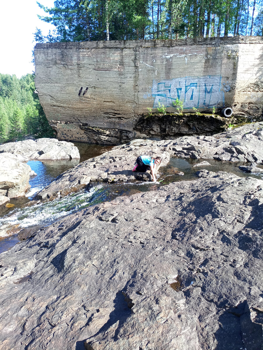 Немного другой ракурс с дочкой у ручья.