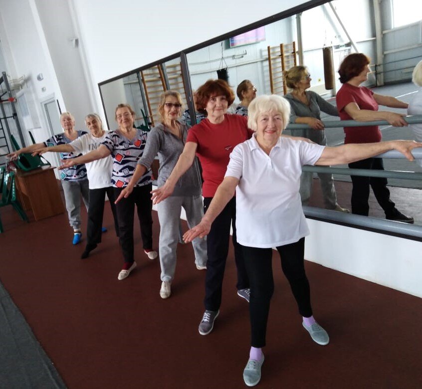 Учитель в спортзале