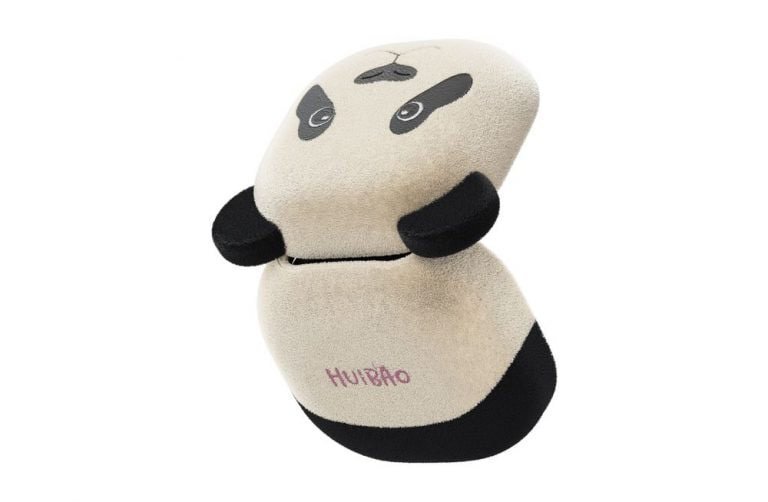 Милейшие чехлы для наушников с пандами. Фото: Samsung