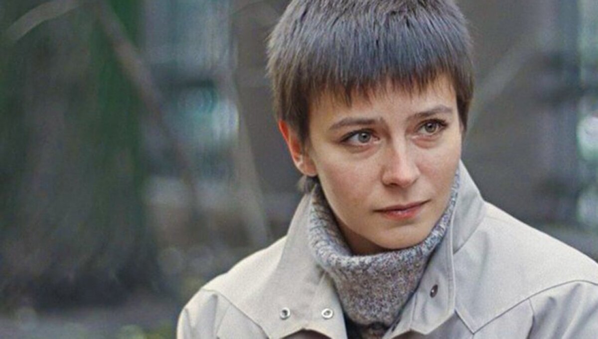  — Это предсвадебный страх,- твердили ей подруги. — Поженитесь, и все придет в норму. — Я не люблю его,- плакала Лена. — Он кажется мне чужим. Но я так привязалась к его родителям.-6