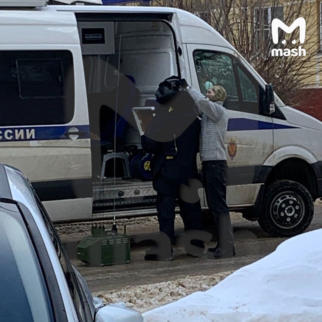 В Лобне в машине во дворе дома обнаружили взрывное устройство | Mash | Мэш  | Дзен