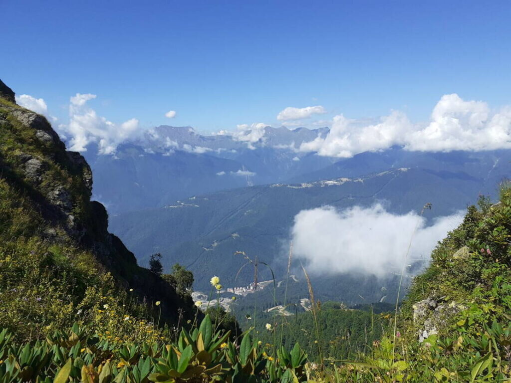 высчитайте атмосферное давление. каждые 100 м давление понижается на. огэ по географии 28 задание. высота над уровнем моря россия. высота населенных пунктов над уровнем моря.
