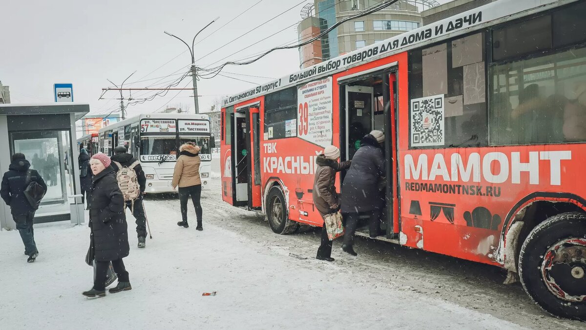 Почему автобусы в Оренбурге ходят друг за другом? Комментарий  горадминистрации | 56orb.ru | Дзен