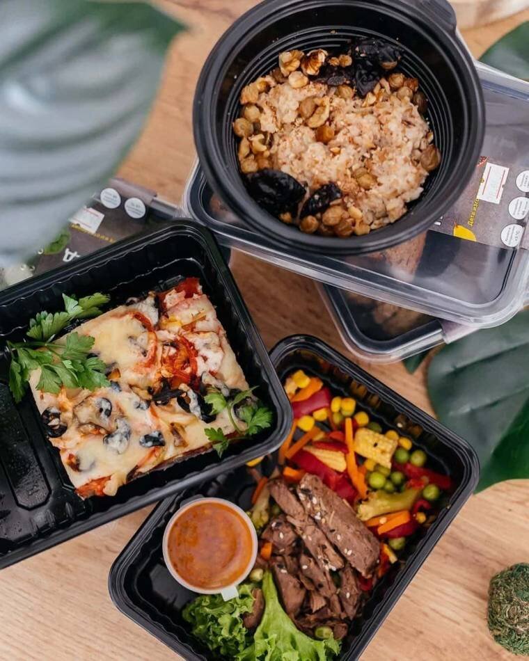 горячие обеды с доставкой. готовые обеды для похудения. готовые обеды. контейнер для еды. контейнер левел китчен.