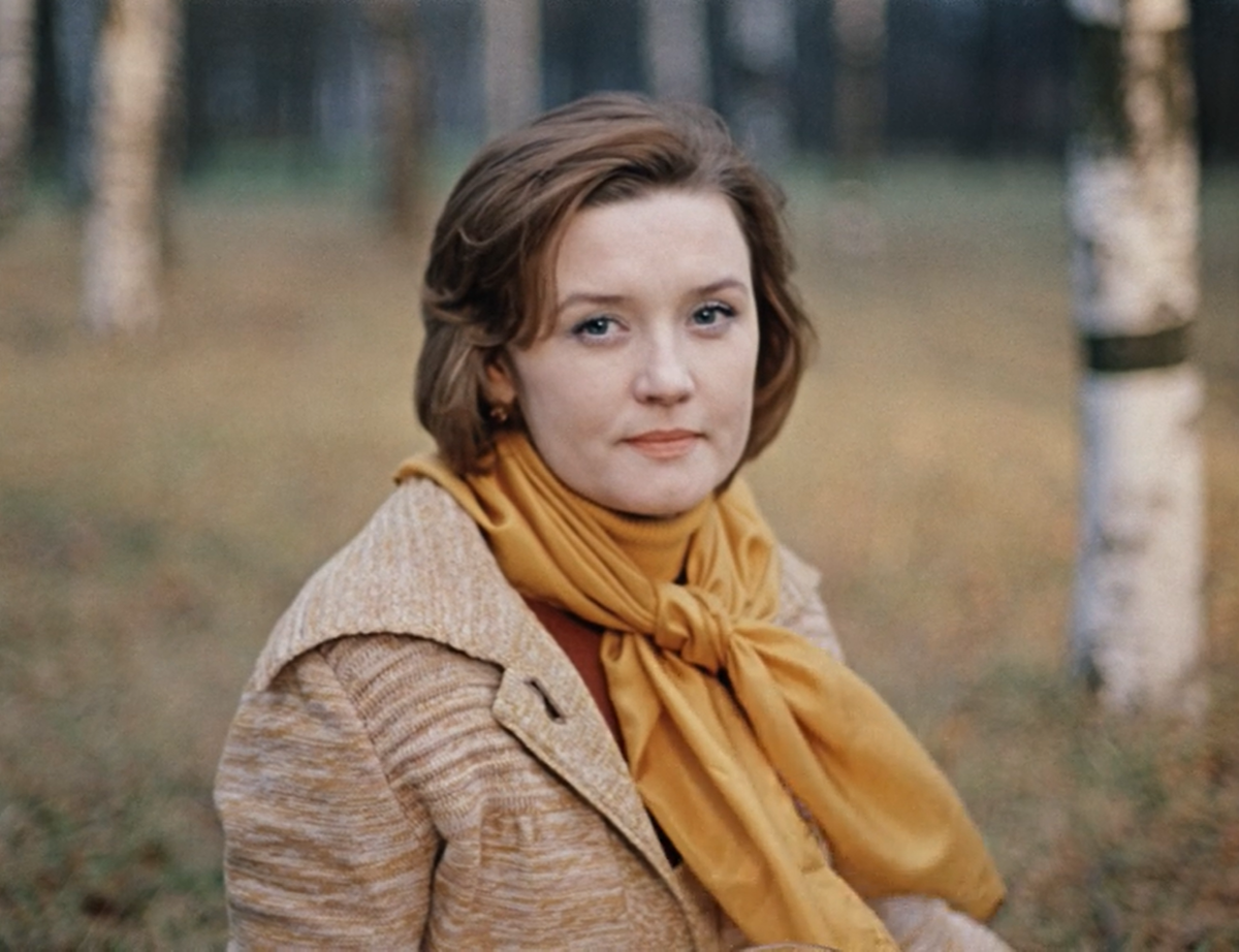 Вера Алентова. Кадр из кинофильма "Москва слезам не верит", 1979 г., режиссер Владимир Меньшов, сценарист Валентин Черных, композитор Сергей Никитин (скриншот)