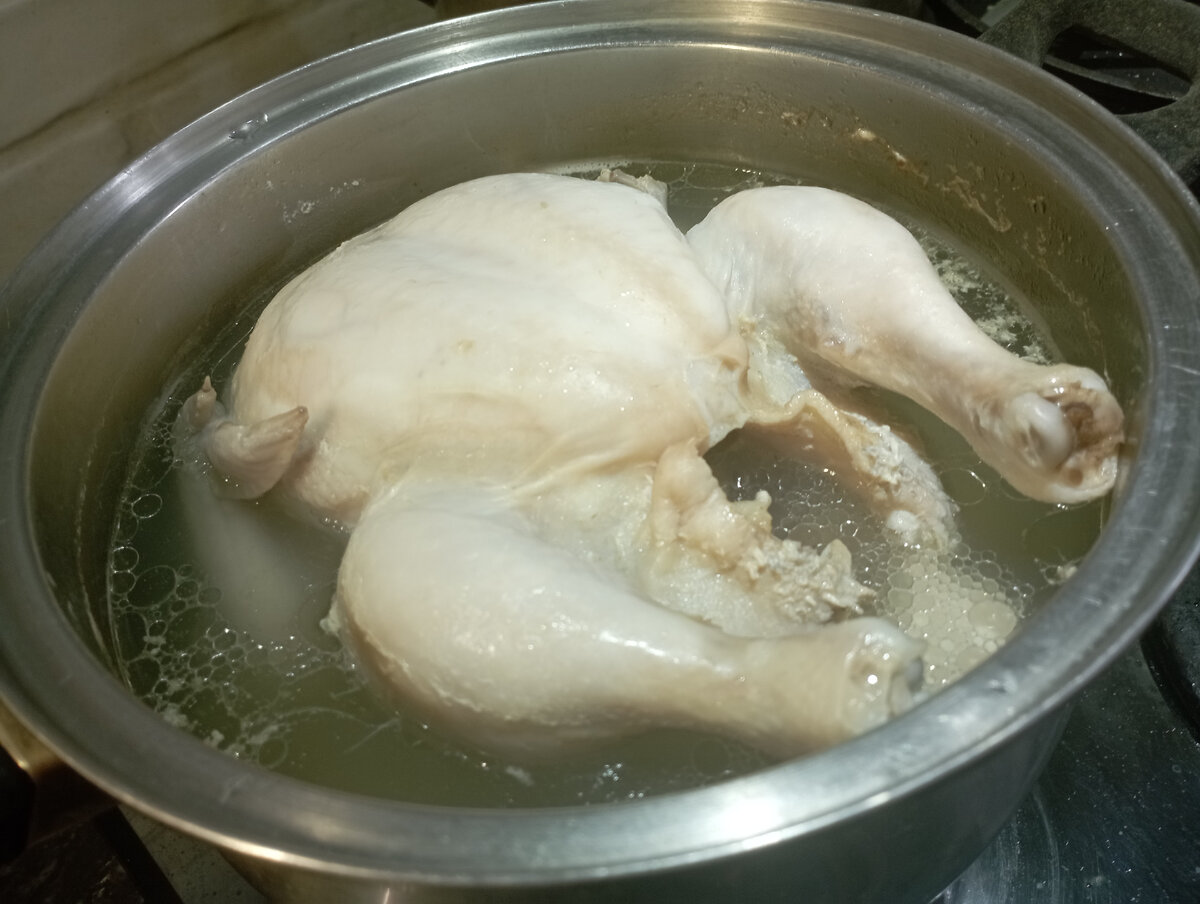 Через час варки - бульон готов