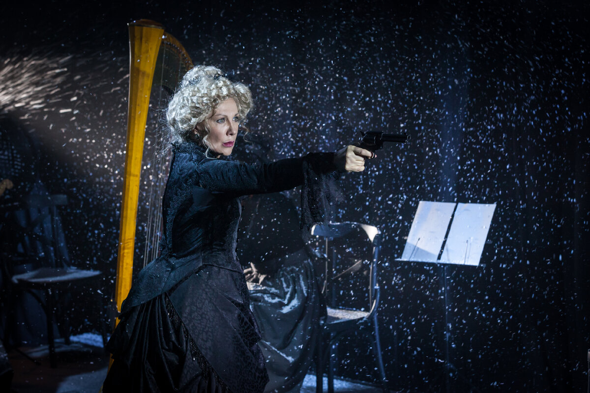 "Медведь". Елена Яковлева в роли помещицы Поповой