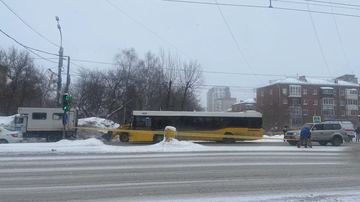     В Ижевске с 13:28 по техническим причинам нет движения троллейбусов 2-го и 14-го маршрутов по улице Удмуртской в обе стороны, сообщили в «ИжГЭТ».