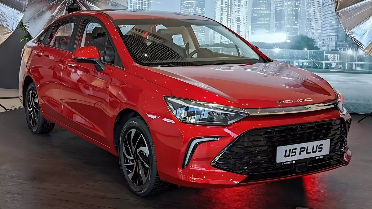     Жительница Москвы прошлой осенью приобрела китайский автомобиль Baic U5 Plus и очень пожалела. Практически сразу с машиной начались проблемы. Москвичка дала совет всем потенциальным покупателям этой машины: «Ни в коем случае не покупайте». И объяснила, почему.