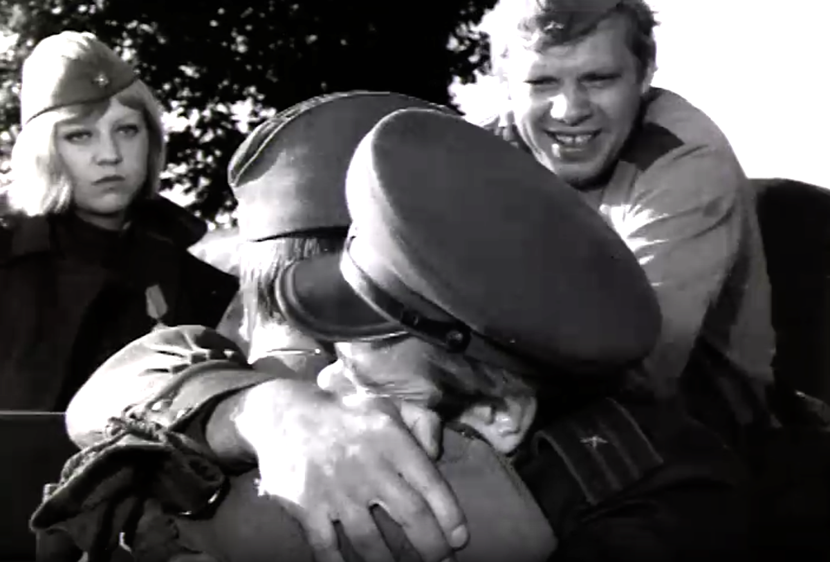 Кадр из фильма "Долгие версты войны" (1975)