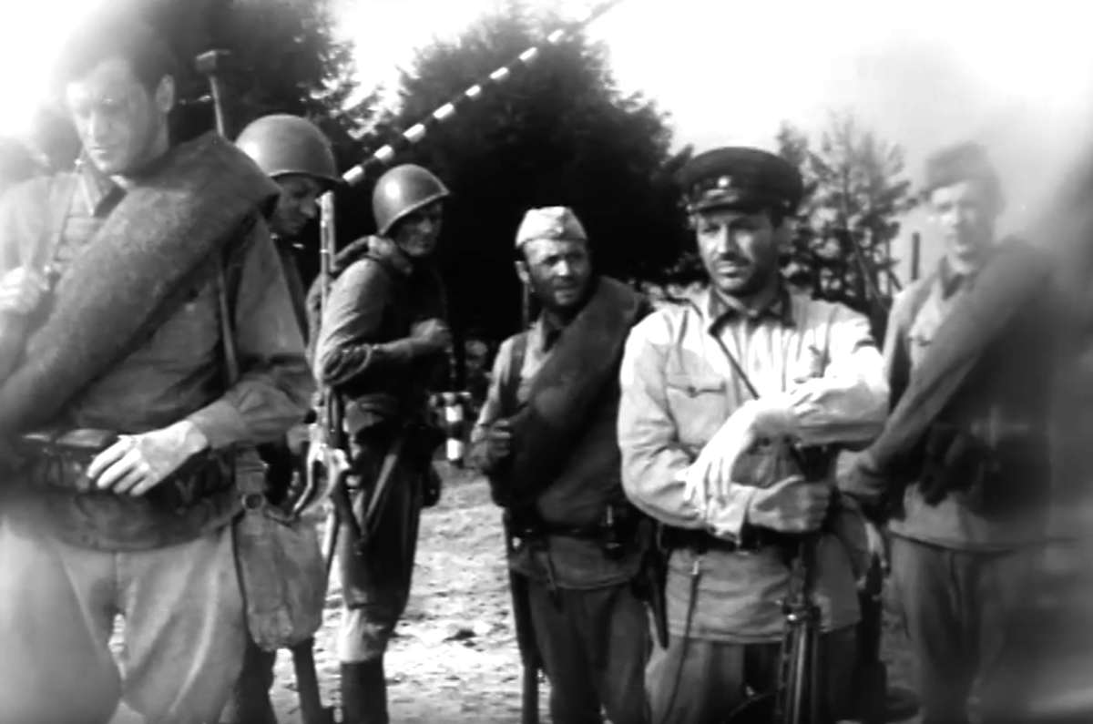 Кадр из фильма "Долгие версты войны" (1975)