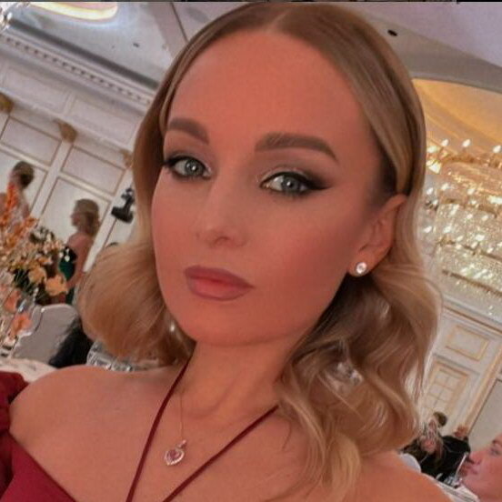     Настя Крайнова получила перелом на шоу о выживании