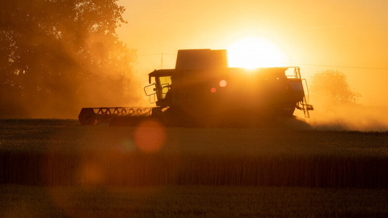     Комбайн на закате. Pixabay.com.