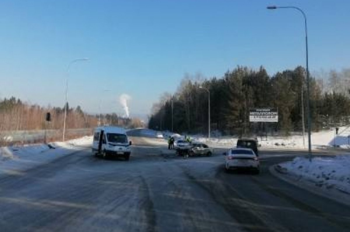    В Железногорске двое детей и мужчина пострадали в ДТП с микроавтобусом