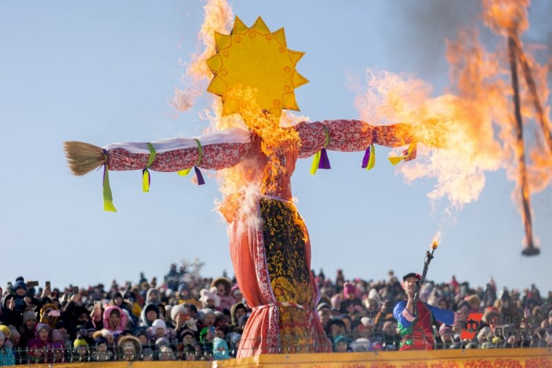С масленицей последняя неделя перед постом. Масленица для детей рассказать. Первый день масленицы встреча. 1 день масленицы. Во сколько начало масленицы.