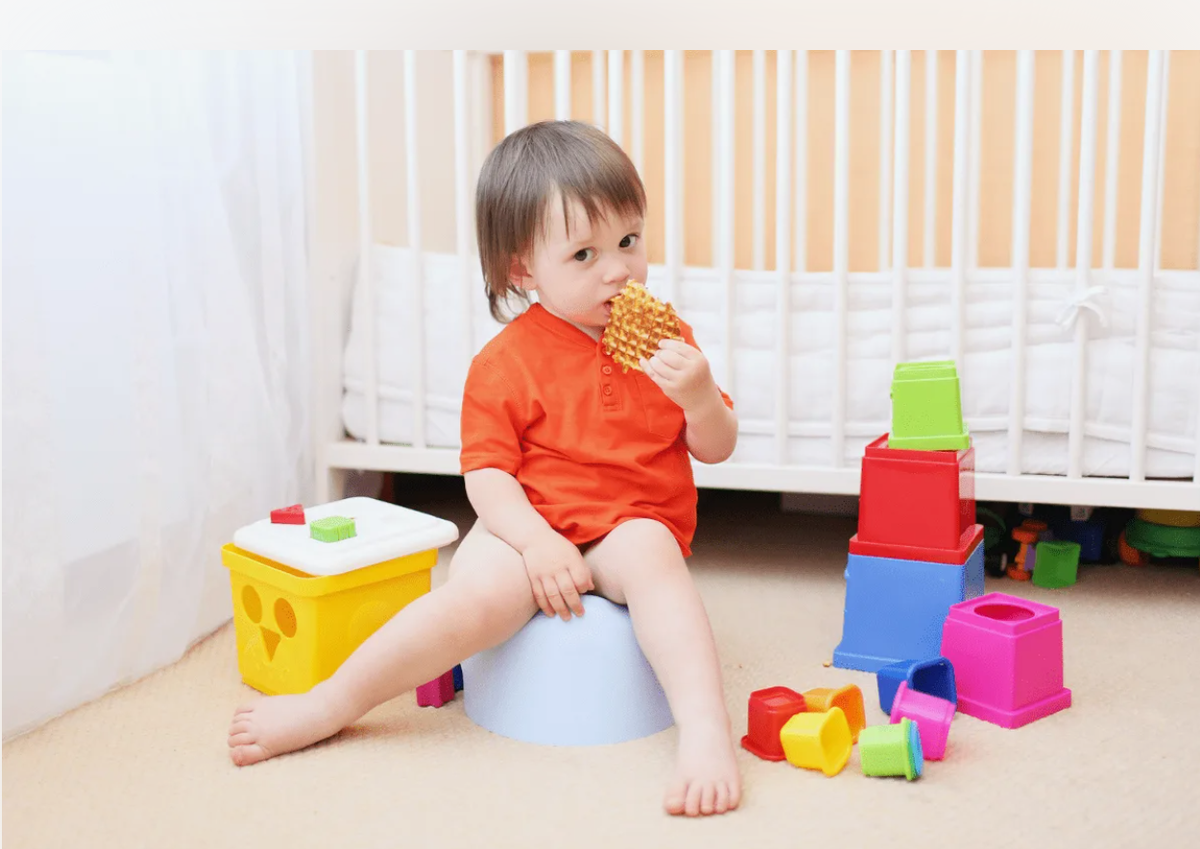 Питание в послеродовом периоде. Мама с грудным ребенком. Мама с грудным ребенком на кухне. Питание родильницы. Кормить группы.