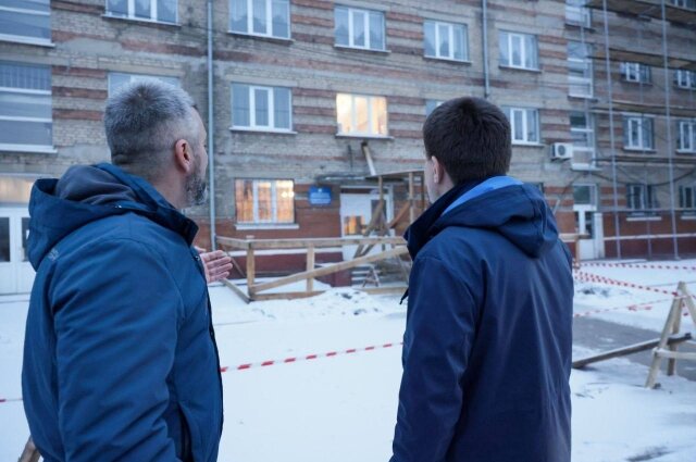    Губернатор Котюков инспектирует ход ремонтных работ. Фото: Telegram-канал Сергея Пономаренко