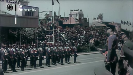 Военный парад в Румынии в 1943 году. Король Михай I и Ион Антонеску