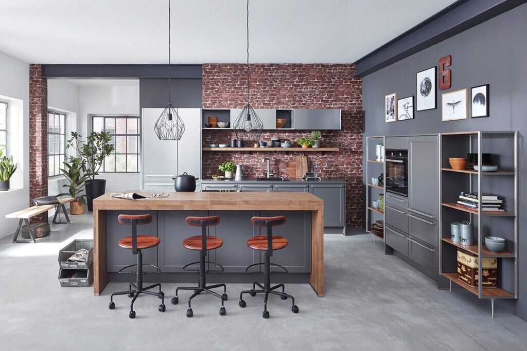 Кухонные тренды в 2024 году снова актуализировали лофт-элементы