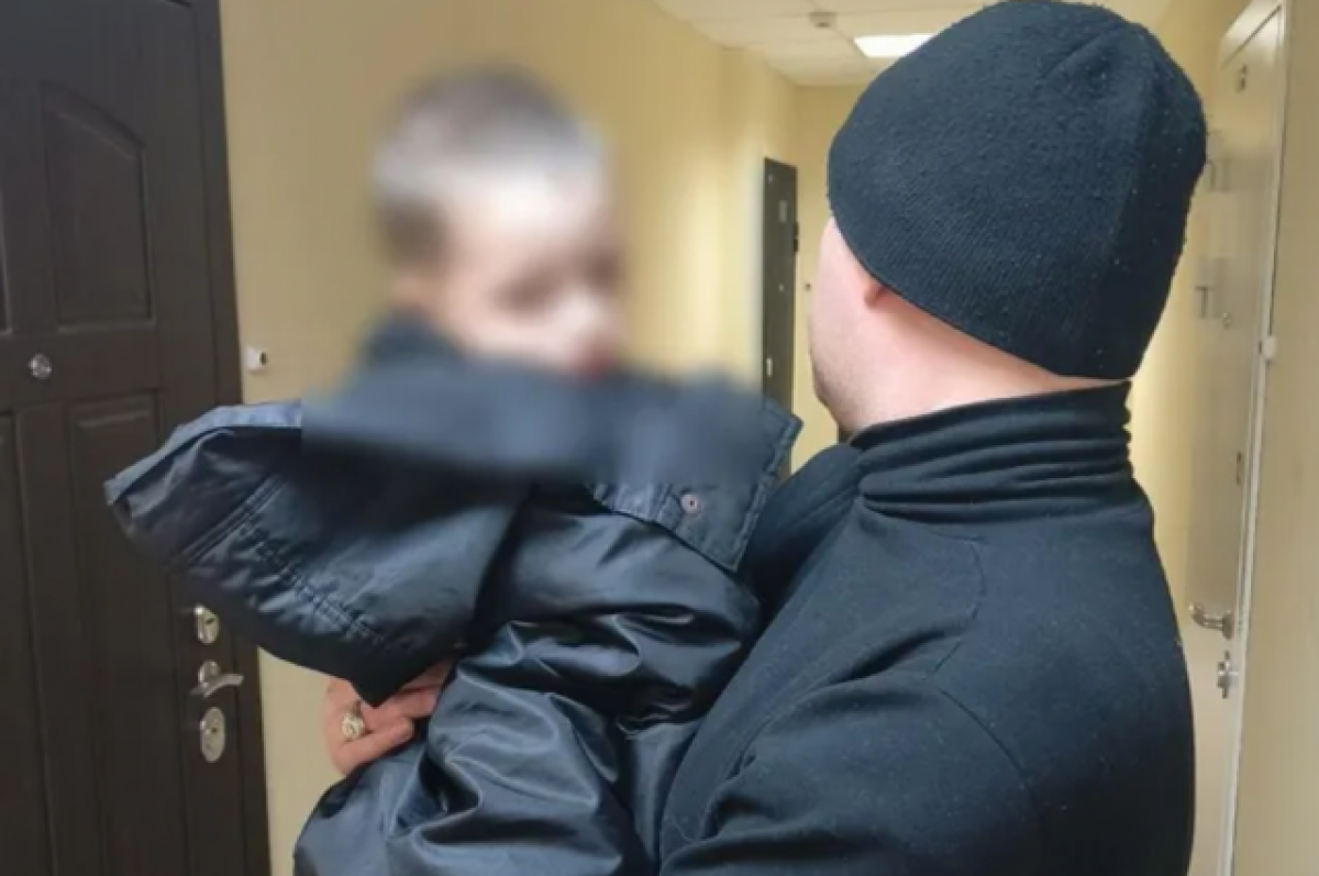    «Приложилась к бутылке».