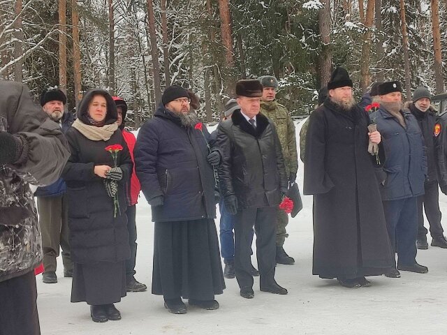    В школе-интернате при Николо-Шартомском монастыре открыли мемориальную доску в честь иеромонаха Дамаскина