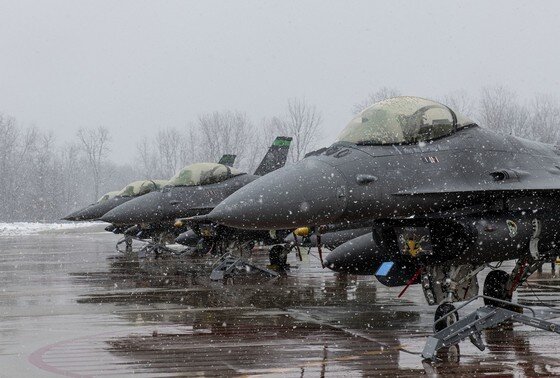    F-16