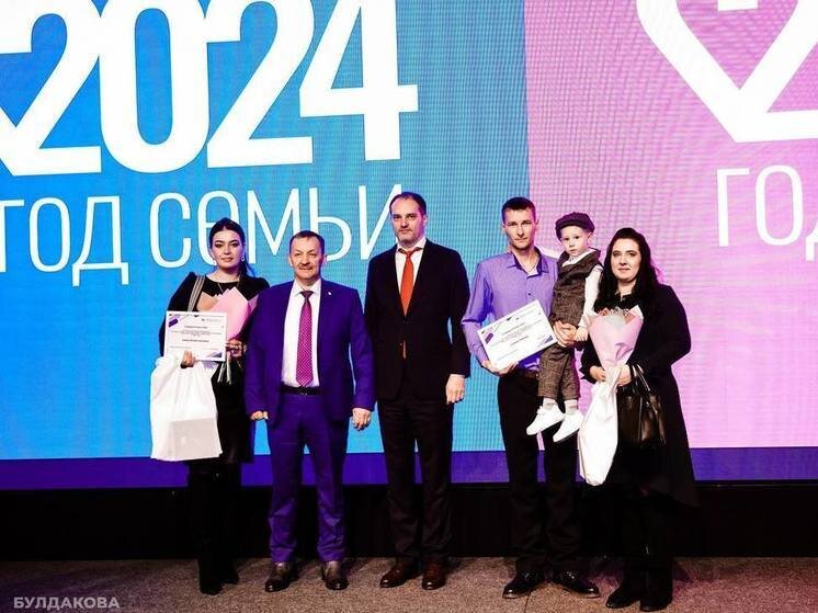 Ипотека сбербанк молодая семья. Жилье по программе молодая семья. Улучшение жилищных условий семья. Миллион молодой семье на жилье. Миллион молодой семье на жилье.