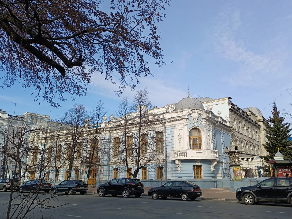 Здание театра — памятнике архитектуры XIX века (архитектор А. Шодэ)