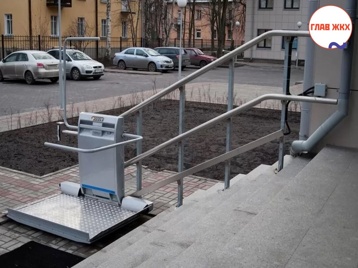 В столичных жилых домах установили 169 подъемных платформ для маломобильных горожан 