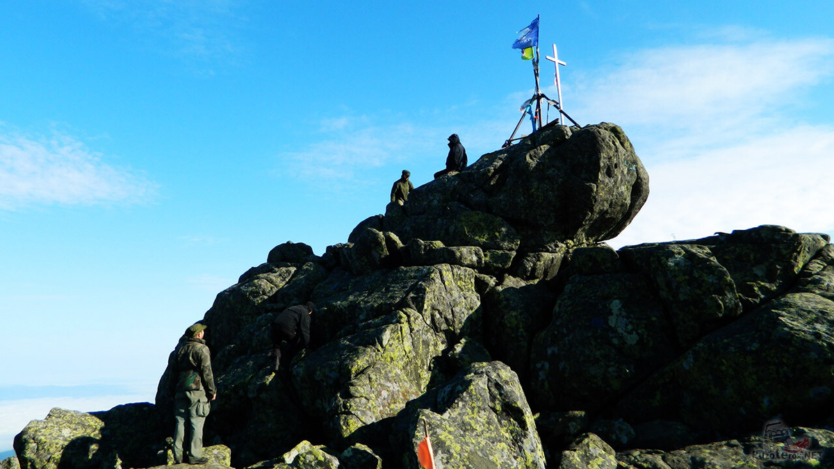Каменные глыбы, напоминающие детали машины