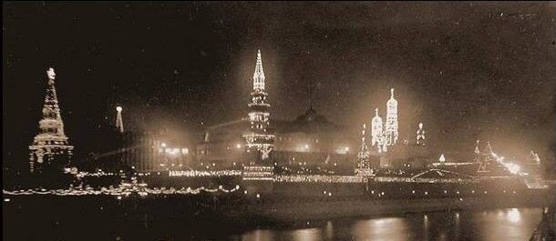 Fig. 02. 1896.05.14 Россия, г. Москва, Кремль ночное электрическое освещение в День коронации Николая II