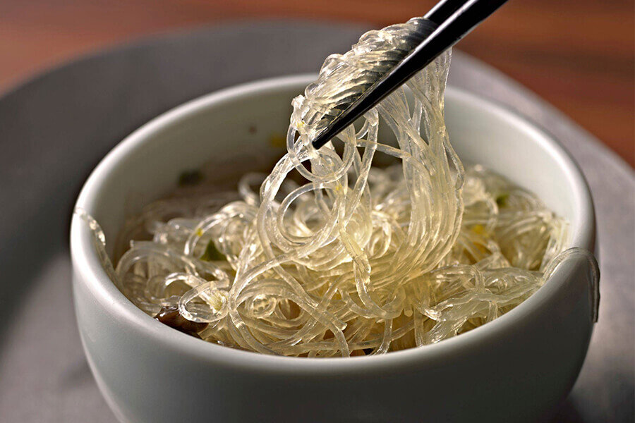 Рамен осака. Японские блюда с лапшой. Японские блюда с лапшой. Кукси рамен. Еда японии рамен.