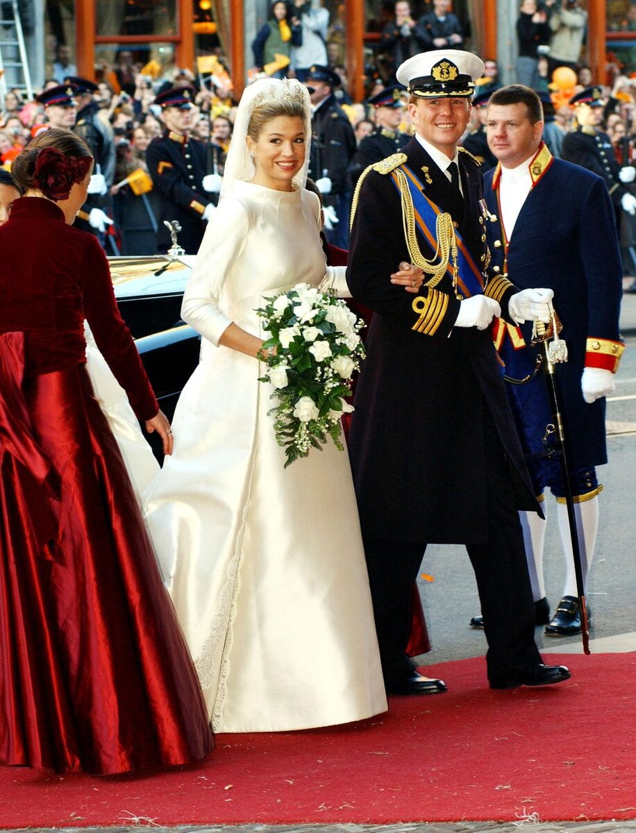  Сказочные свадебные платья королевских особ очаровывают поклонников моды по всему миру и излучают чистую романтику.-2
