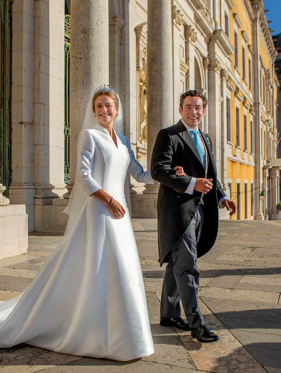  Сказочные свадебные платья королевских особ очаровывают поклонников моды по всему миру и излучают чистую романтику.-6