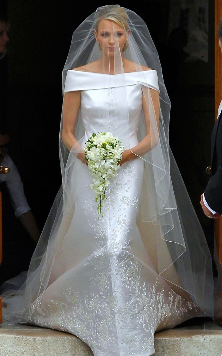  Сказочные свадебные платья королевских особ очаровывают поклонников моды по всему миру и излучают чистую романтику.-33